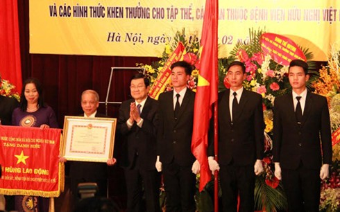 Vietnam-German hospital’s Anesthetic Center awarded with Labor Hero title  - ảnh 1